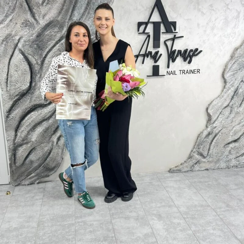 Manichiură profesională unghii gel — AT Nail Academy Ploiești