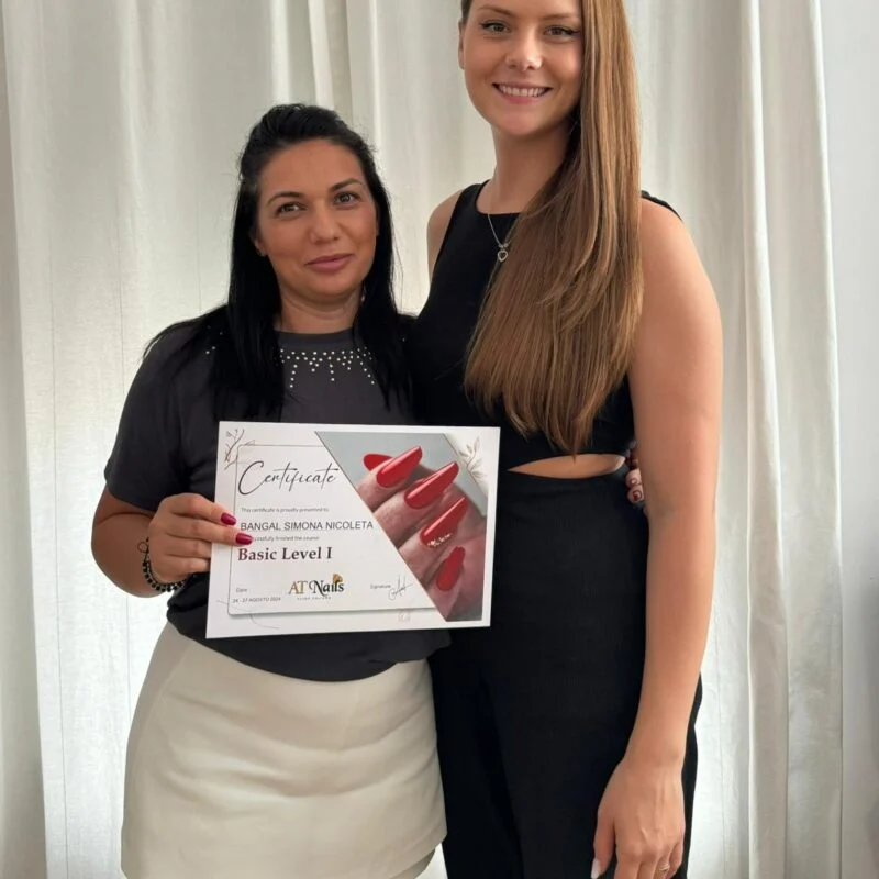 Manichiură profesională unghii gel — AT Nail Academy Ploiești