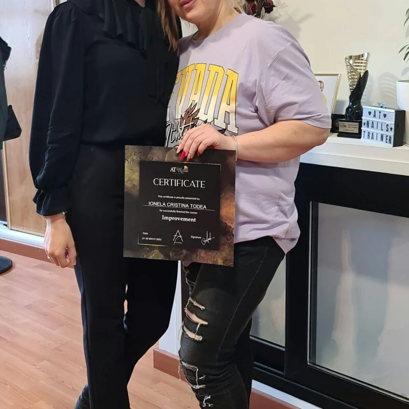 Manichiură profesională unghii gel — AT Nail Academy Ploiești