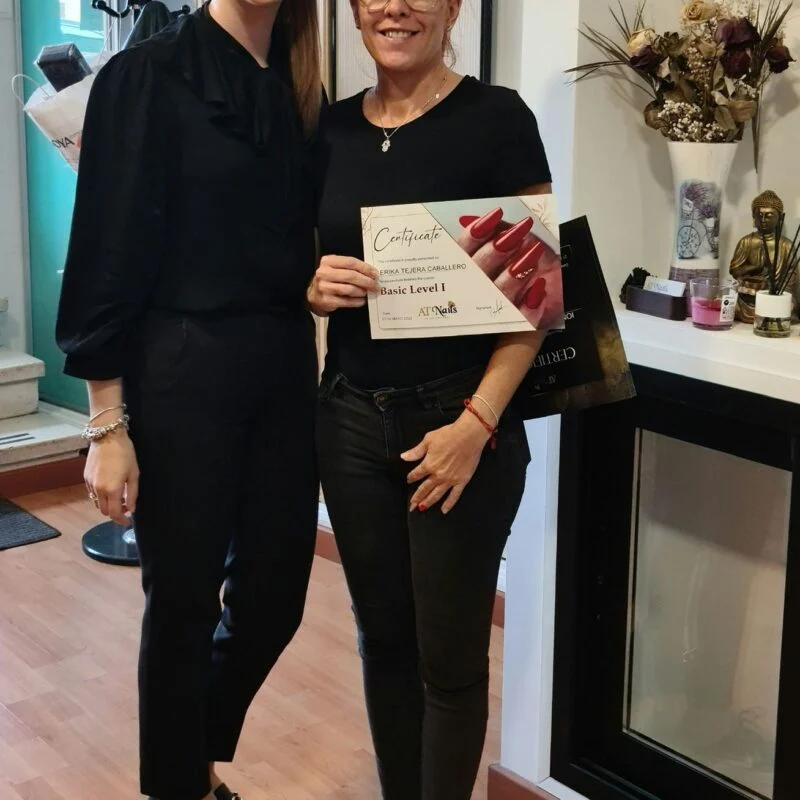 Manichiură profesională unghii gel — AT Nail Academy Ploiești
