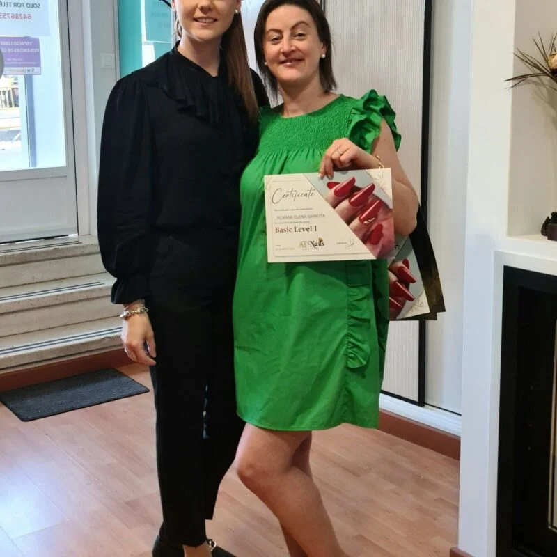 Manichiură profesională unghii gel — AT Nail Academy Ploiești