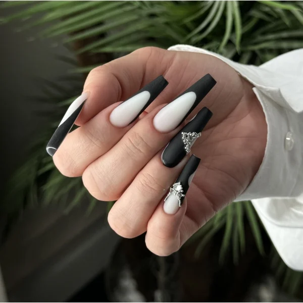Manichiură profesională unghii gel — AT Nail Academy Ploiești