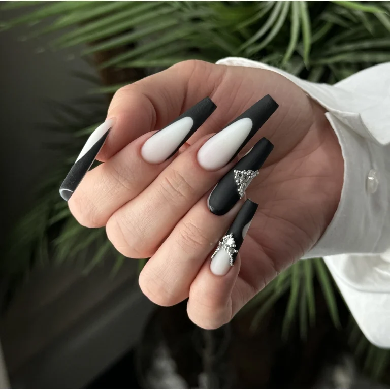 Manichiură profesională unghii gel — AT Nail Academy Ploiești
