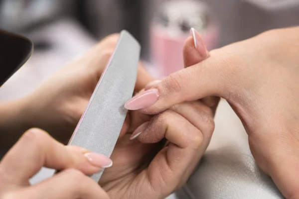 Pilire corectă unghii gel, tehnici profesionale manichiură Ploiești